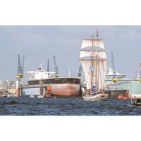 2700_8173 Tanker Ocean Cosmos im Schwimmdock - Segelschiff. | Hafengeburtstag Hamburg - groesstes Hafenfest der Welt